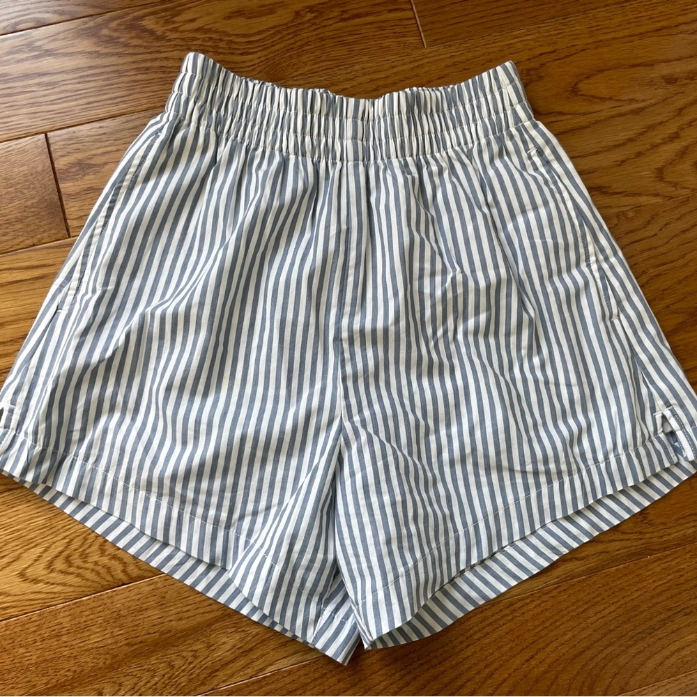 Abercrombie Flirty Poplin Shorts (size XXS)